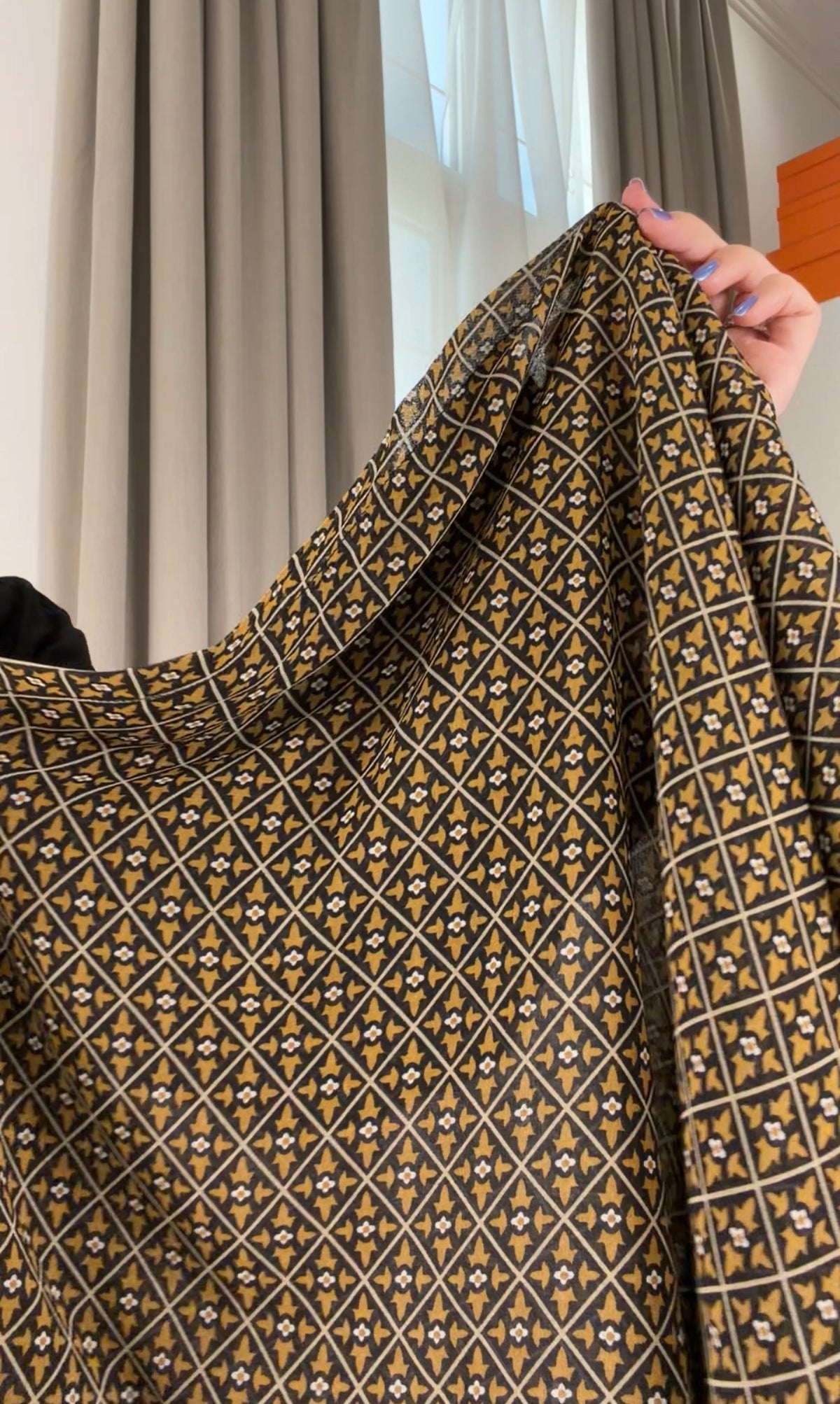Chiffon Twirl (Scarf)